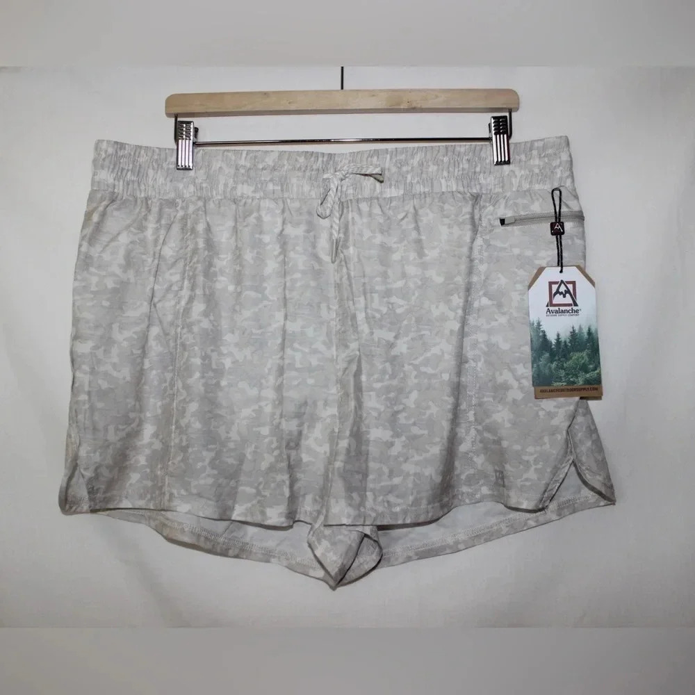 NWT Women’s Avalanche Camo Print Activewear Lined Running Shorts Size XL
